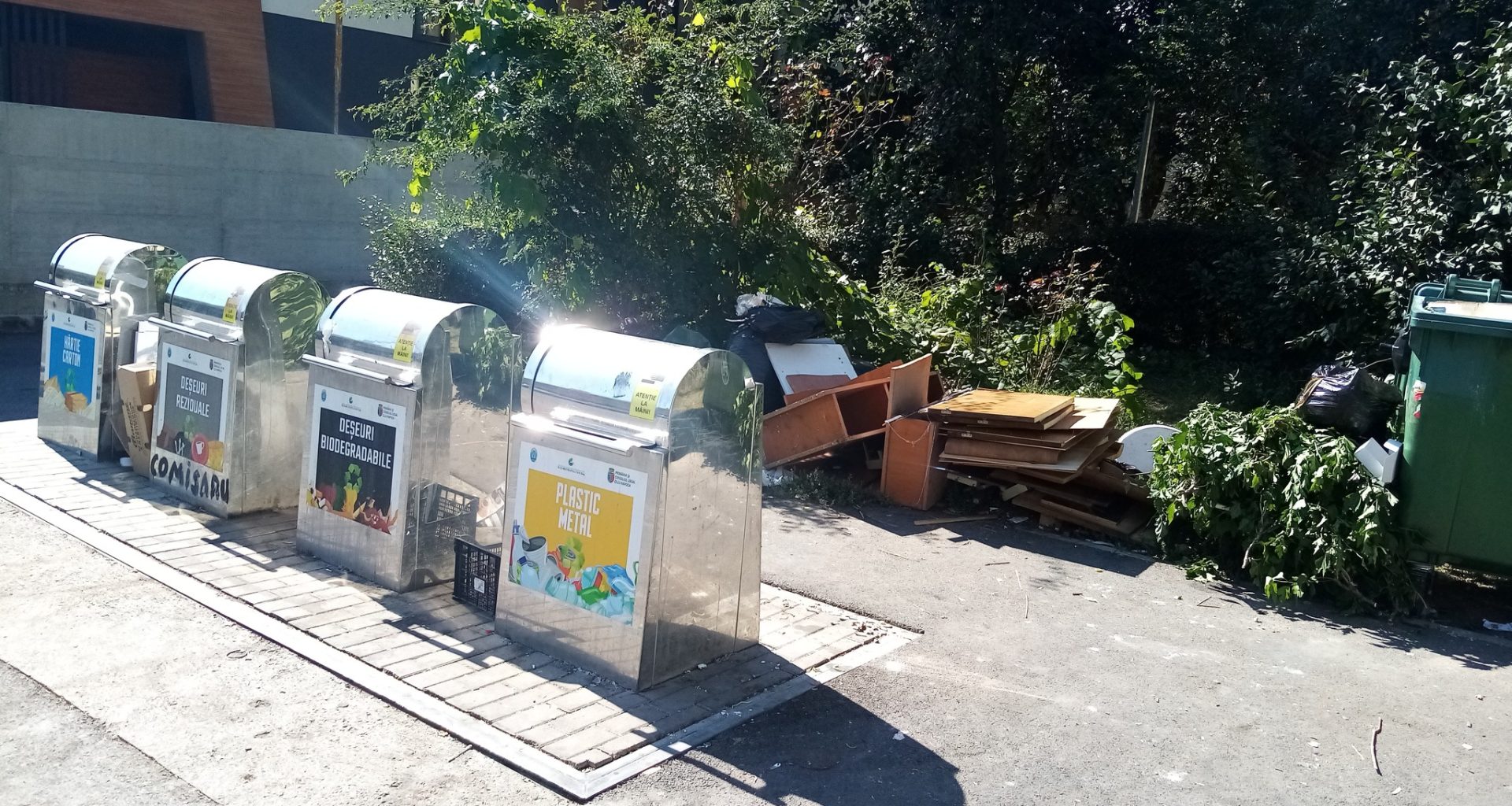 pubele prea aproape de bloc
